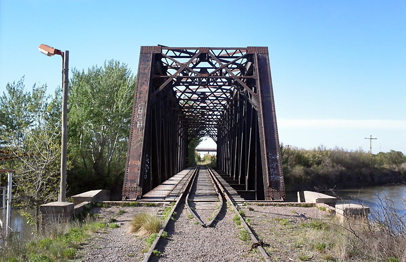 LookingalongRioColoradobridge